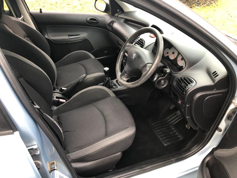 PEUGEOT 206