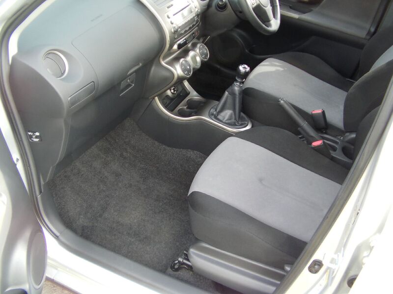 TOYOTA URBAN CRUISER
