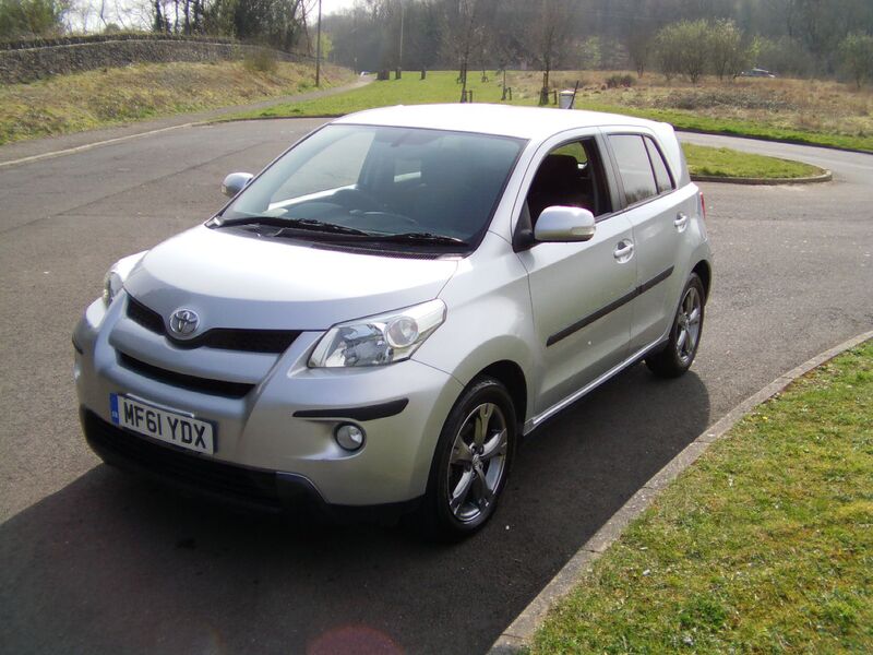 TOYOTA URBAN CRUISER